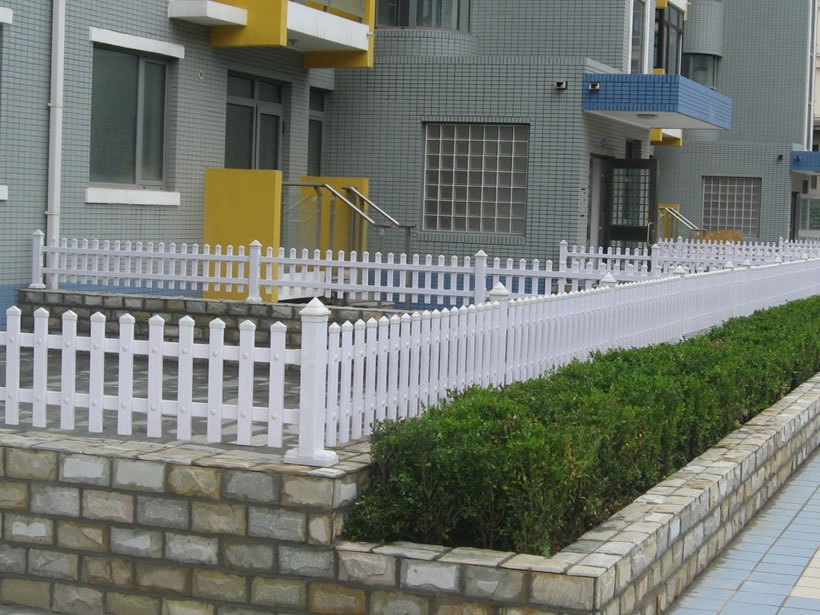 PVC Fence has excellent appearance, bright color, corrosion resistance